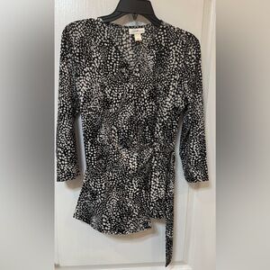 Jaclyn Smith Collection Black and White Wrap Long Sleeve Blouse. Used . Size : S